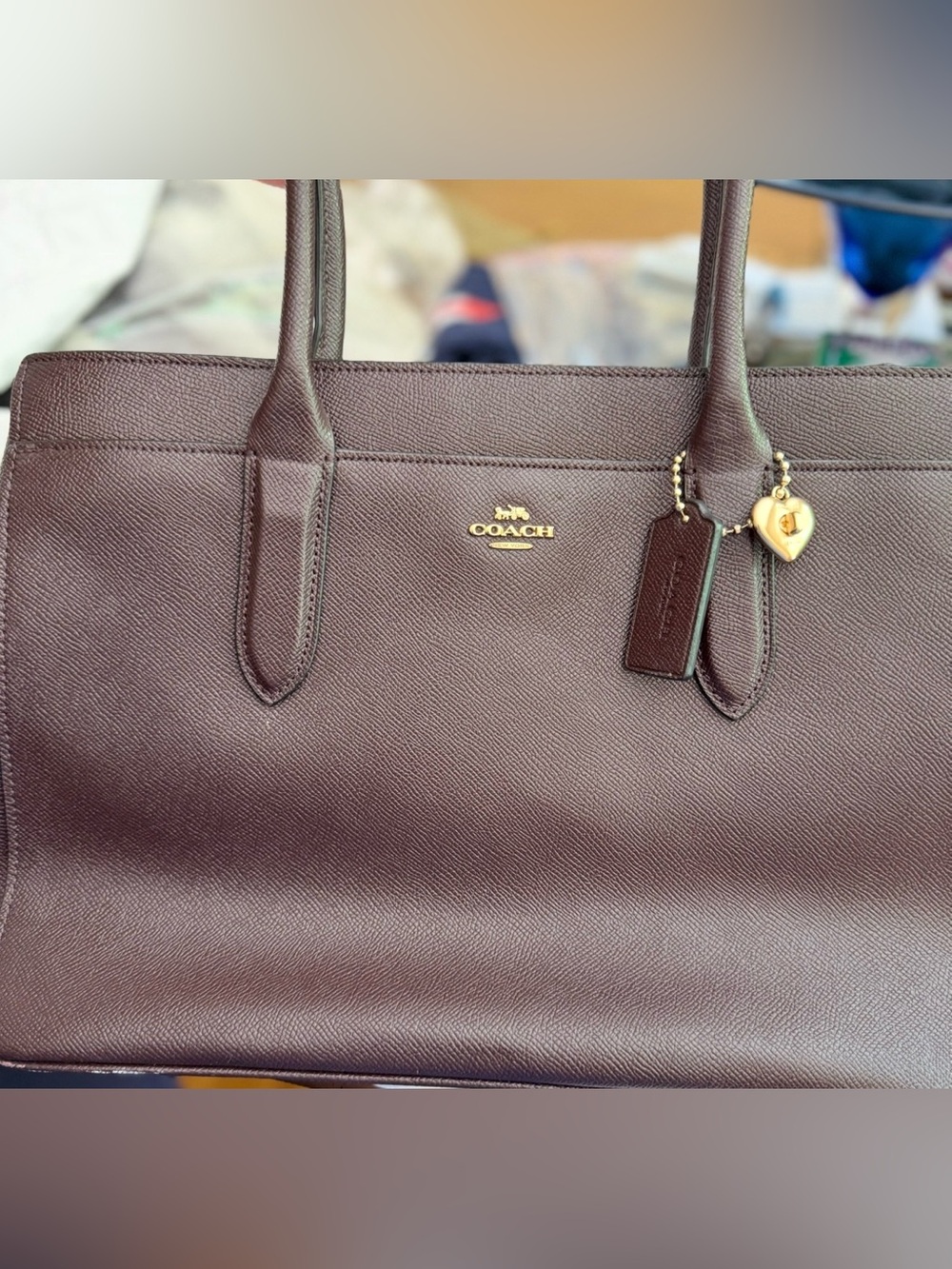 Coach bag Bailey Carryall in crossgrain leather, specifically the color Oxblood